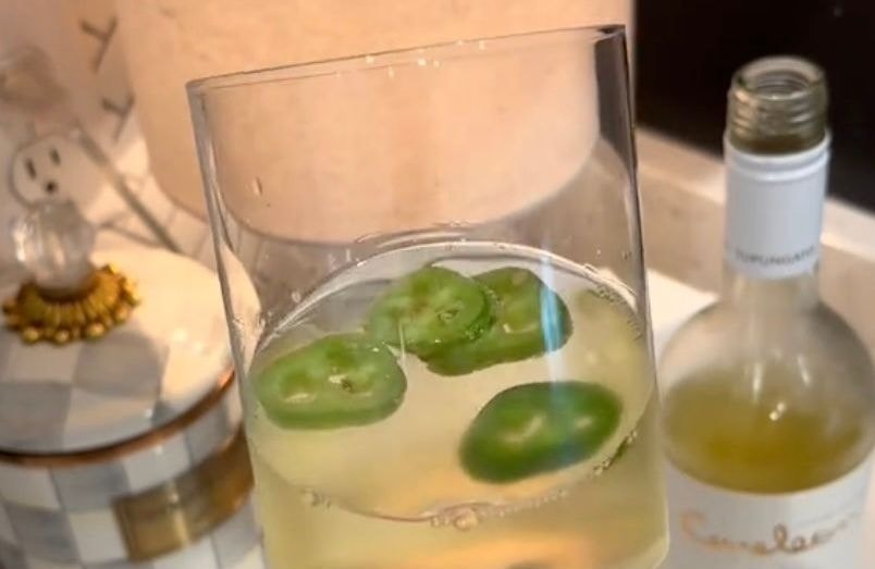 Cette boisson virale à base de vin blanc va pimenter vos apéros