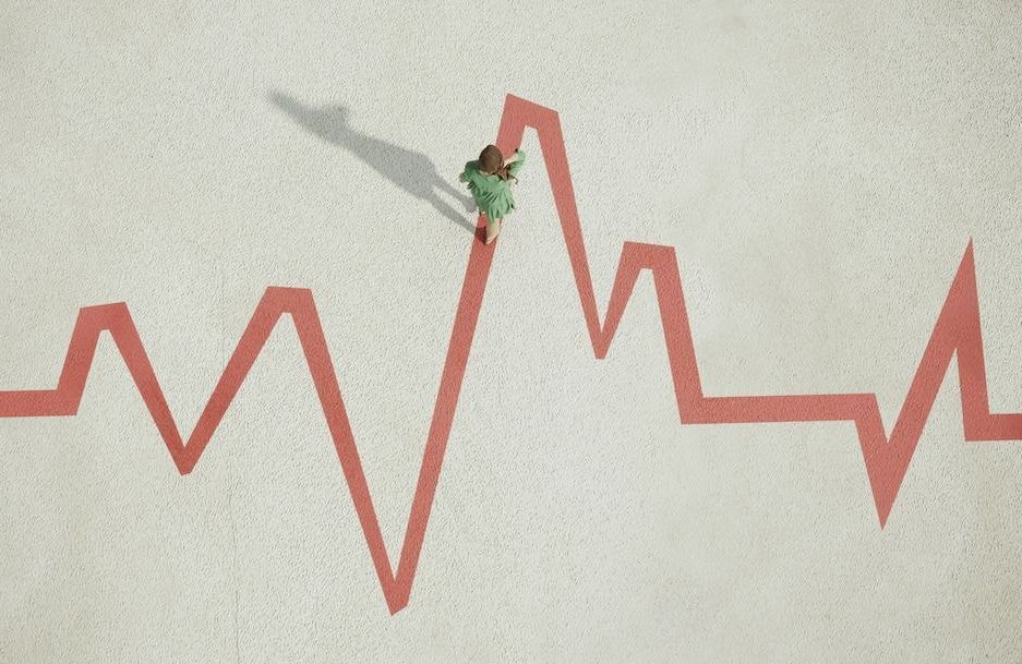 Pourquoi les femmes sont plus vulnérables psychologiquement que les hommes après une crise cardiaque