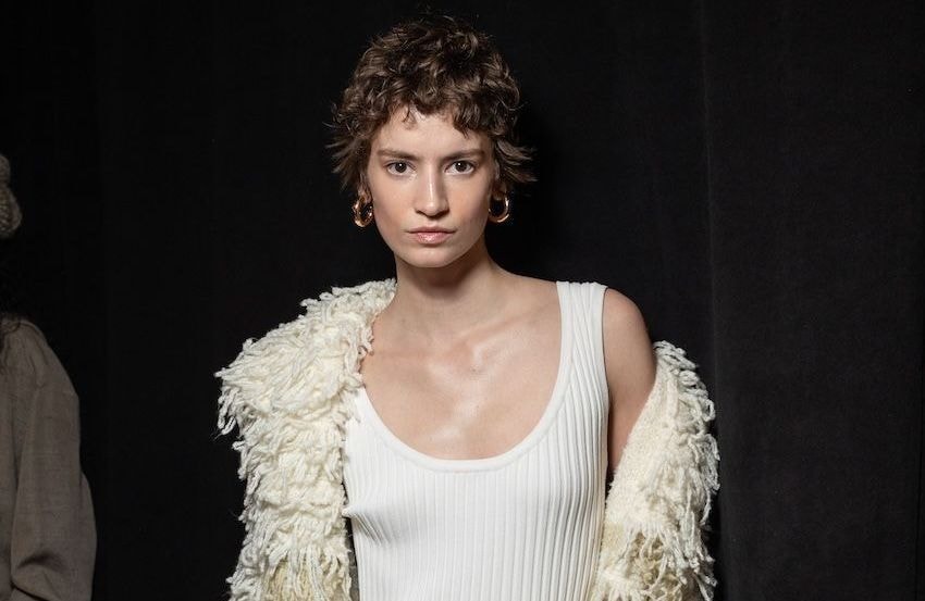 L’œil de la styliste : quand je veux porter du blanc l’hiver, voici la couleur que je choisis (et qui fonctionne avec tout)