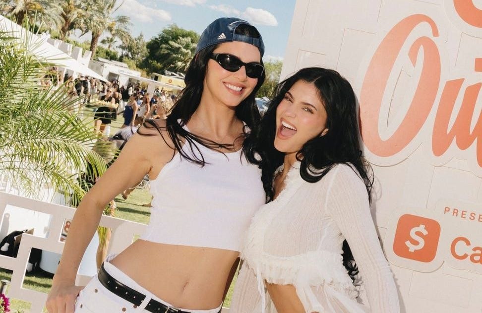 À Coachella, Kendall Jenner signe la fin du style bohème avec une silhouette simple et minimaliste