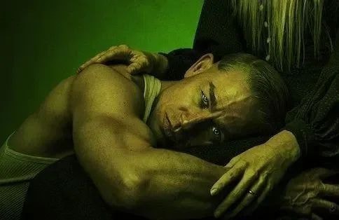 « Monstres » : Ed Gein déjà glaçant dans la première bande-annonce de la saison 3