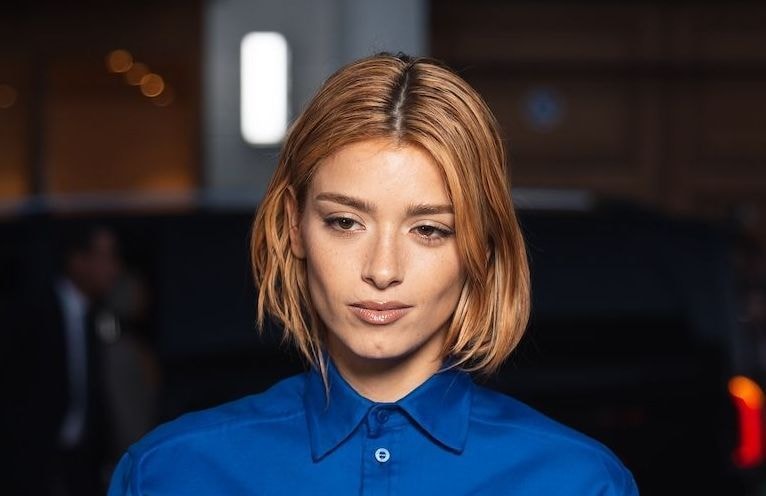 Qu’est-ce que le blond miel épicé, cette coloration dont tout le monde parle cet automne ?