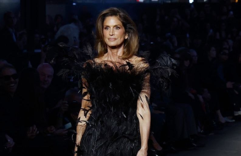 À 60 ans, Cindy Crawford signe un retour remarqué sur le podium Gucci
