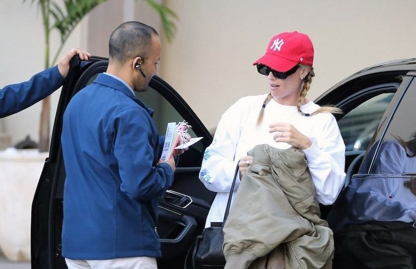 Margot Robbie adopte déjà la basket que tout le monde portera en 2026