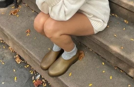 Confortables et audacieuses, ces chaussures de jardinage remplacent nos mules de saison