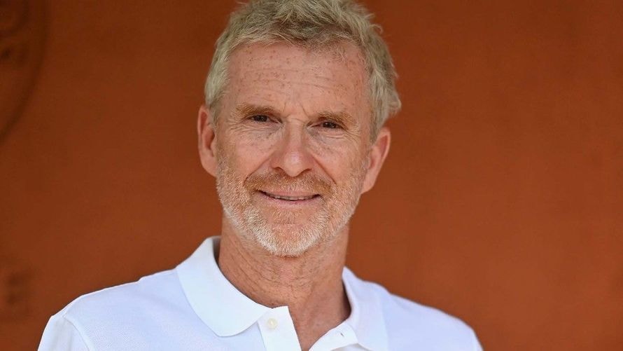 "J'aurais aimé lui mettre un collier d'immunité, pour qu'il soit encore là", Denis Brogniart, touchant sur France 2, évoque le cancer de son père