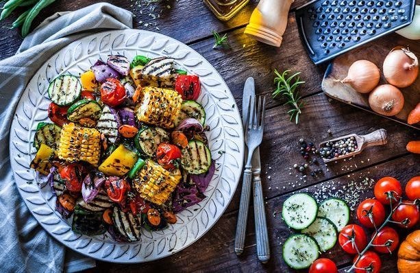 Voici le meilleur accompagnement pour le barbecue, sans faire monter son index glycémique