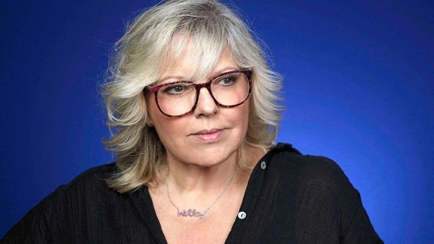 Laurence Boccolini change radicalement de tête : de blonde à brune, l’animatrice surprend