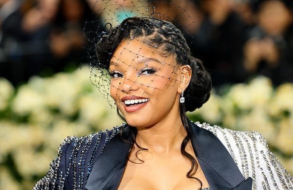L’actrice Halle Bailey, star de « La Petite Sirène », accuse son ex-compagnon de violences conjugales