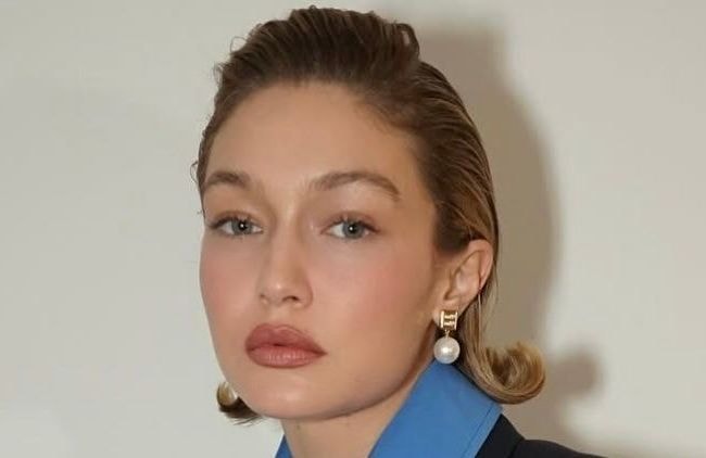 « Effet casque » : cette coiffure ultra-tendance va remplacer le traditionnel chignon plaqué