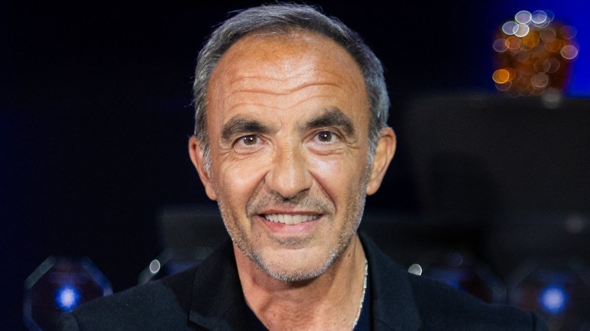Nikos Aliagas dévoile ses souvenirs d'enfance en Grèce : "Rechercher ce qui demeure encore dans ce qui passe"
