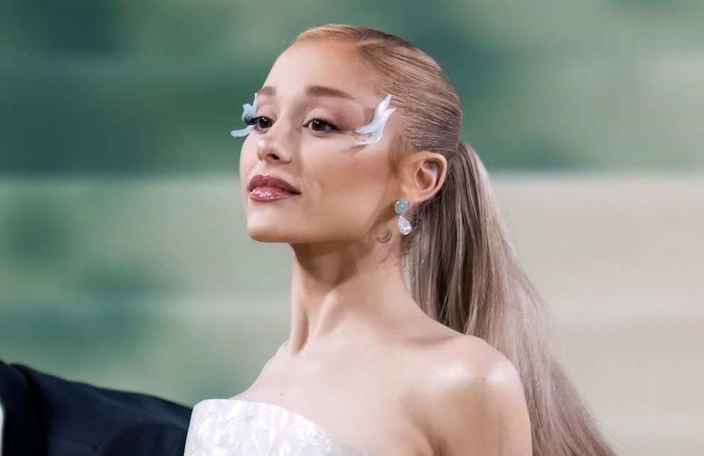 « Une expérience difficile » : Ariana Grande évoque la médiatisation de sa relation avec Ethan Slater