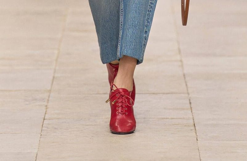 Les shoe-boots : la tendance phare des années 2000 fait son grand retour