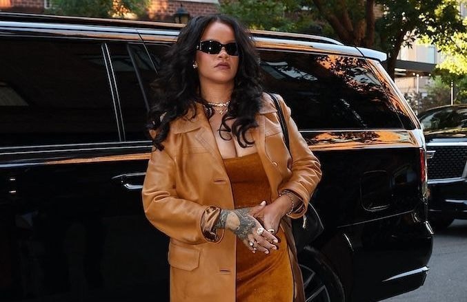 Rihanna relance le bracelet de cheville XXL, le bijou estival qui attire tous les regards