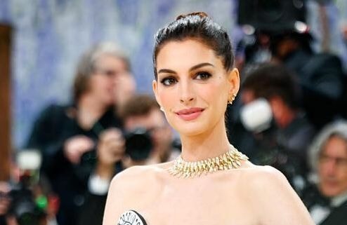 Anne Hathaway enceinte de son troisième enfant : elle dévoile son baby bump en vidéo
