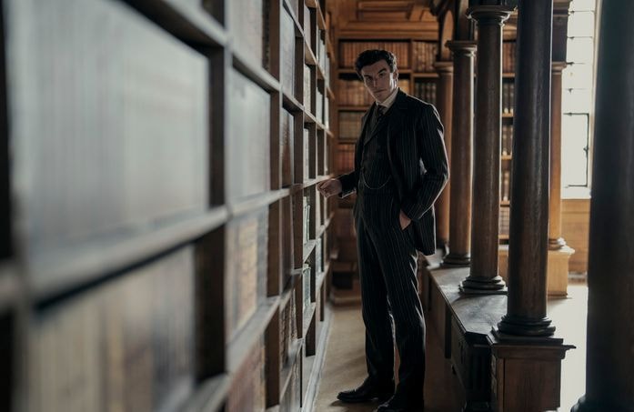 « Young Sherlock » avec Guy Ritchie : la série se dévoile en bande-annonce