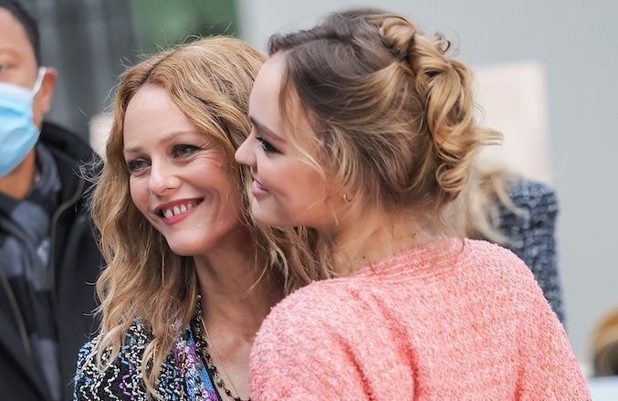 Vanessa Paradis et Lily-Rose Depp : les éternelles muses de Chanel se retrouvent au premier défilé de Matthieu Blazy