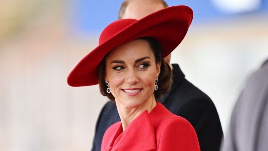 Kate Middleton réapparaît pour la toute première fois et se cache derrière de grosses lunettes