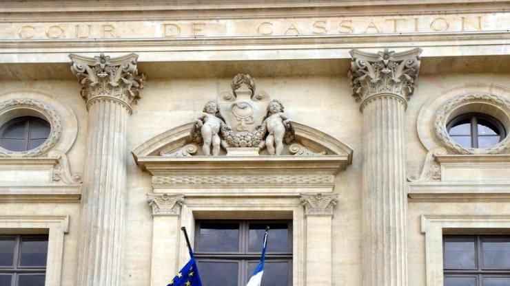 Pension alimentaire : un enfant majeur a le droit de poursuivre un parent pour financer ses études