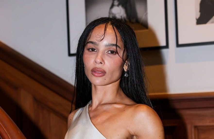 Avec une impressionnante bague à l’annulaire, Zoë Kravitz relance les rumeurs de fiançailles avec Harry Styles