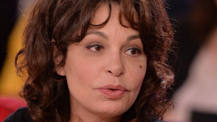 "Pathétique !", Renaud, son état de santé inquiète après des images de son concert, Isabelle Mergault l’atomise