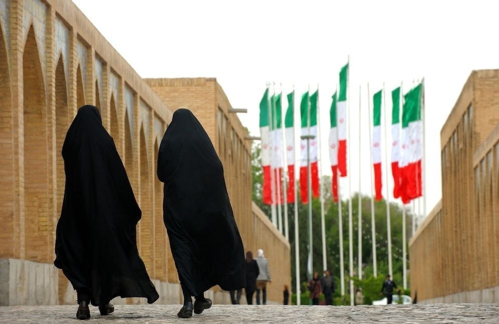 Iran : condamnée à mort pour avoir tué son mari violent, une jeune femme échappe à l’exécution