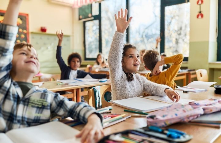 École, famille, réseaux : comment agir dès l’enfance contre les stéréotypes de genre ? Un plan présenté au gouvernement