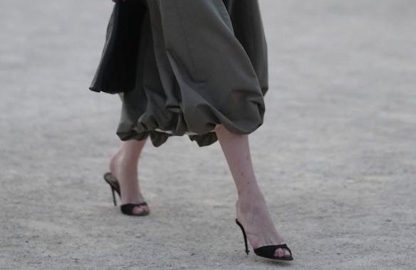 5 pantalons tendances à porter avec des mules