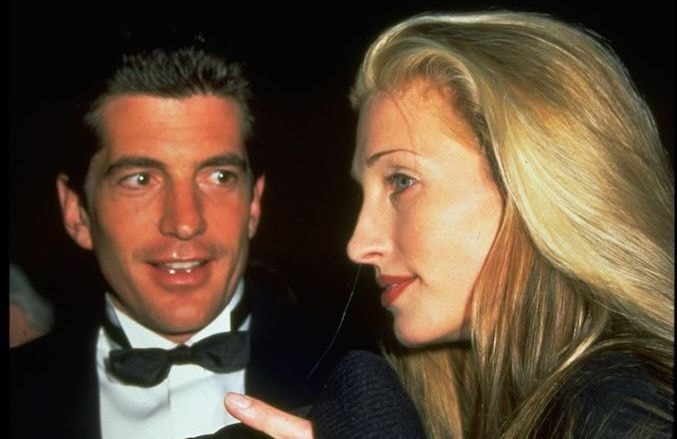 L’histoire fascinante de la bague de fiançailles de Carolyn Bessette-Kennedy qui a brisé tous les codes