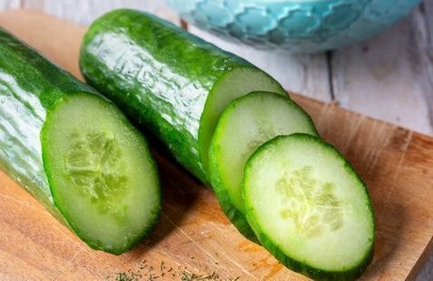 Ce légume gorgé d’eau qui remplace l’huile dans la poêle