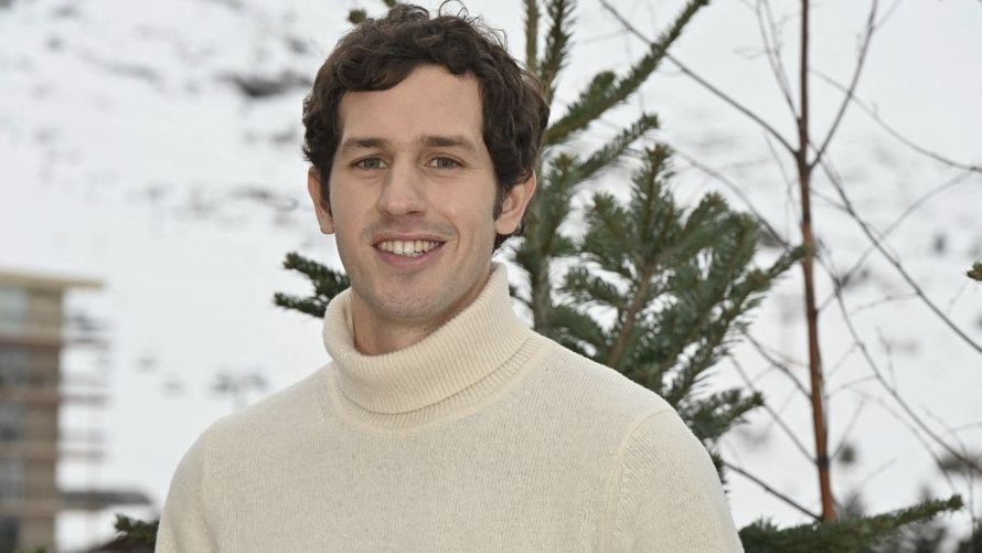 Victor, le petit-fils de Jean-Paul Belmondo, fait une grande annonce aux côtés de Lily Collins : l'heure de l'officialisation a sonné