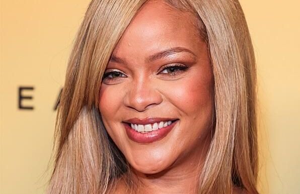 Pour 2025, Rihanna affiche un maquillage des plus glamour