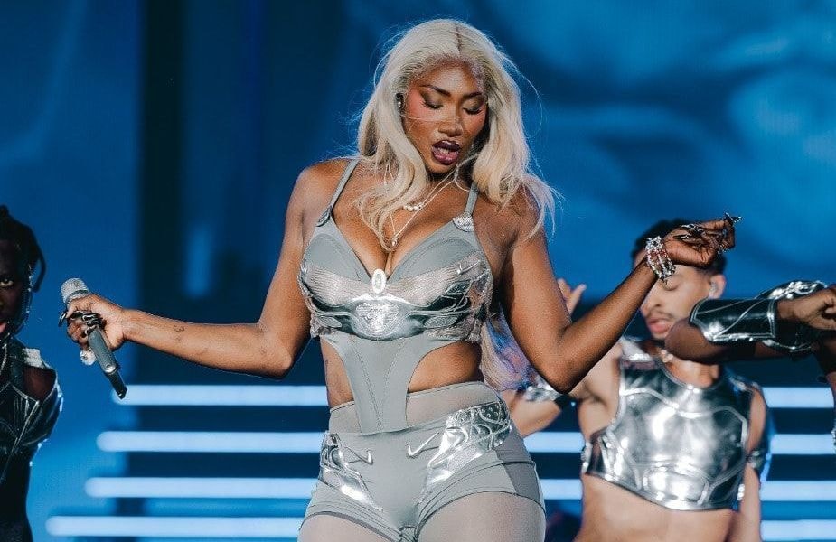 De Rihanna à Aya Nakamura : qui est cette créatrice américaine que les stars s’arrachent pour leurs concerts ?