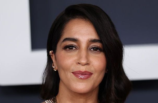 Leïla Bekhti change de tête aux Césars : son carré ondulé à raie sur le côté fait déjà sensation