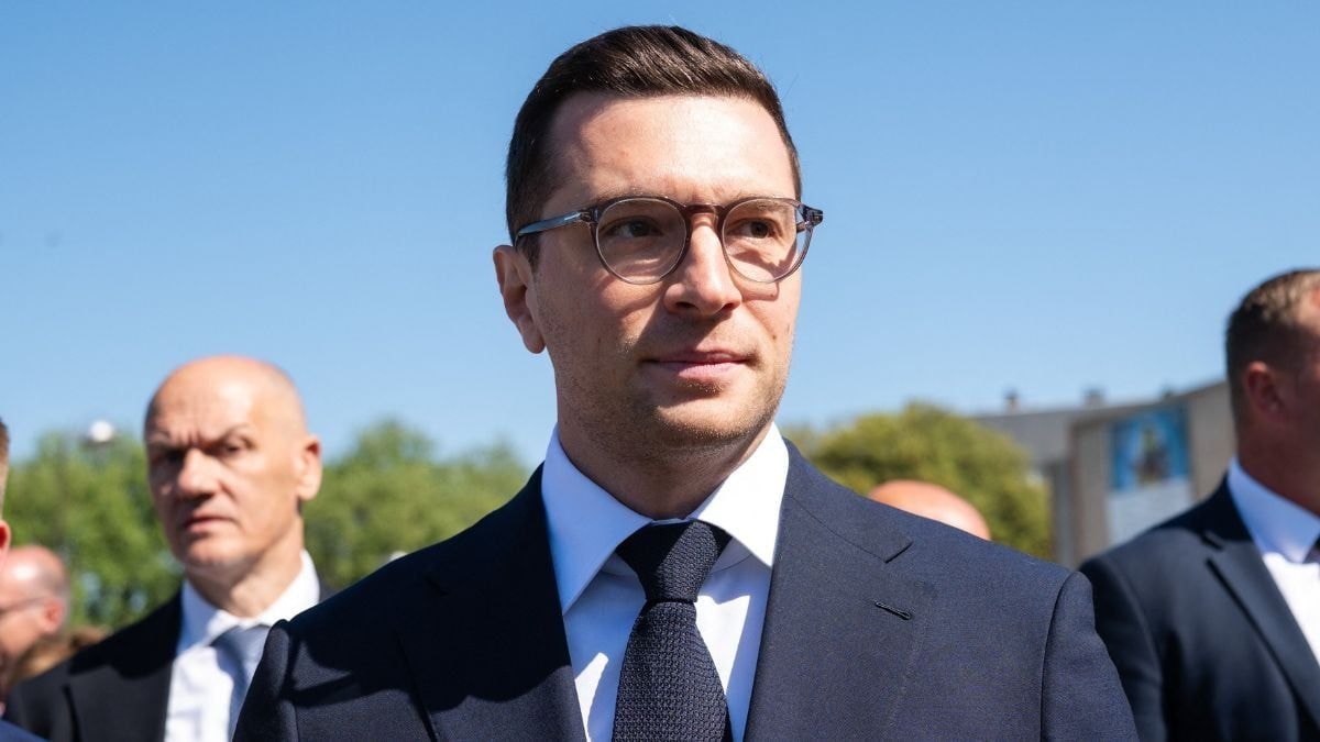 "À cause de l'immigration", la réponse automatique de Jordan Bardella à chaque question d'après cet humoriste belge