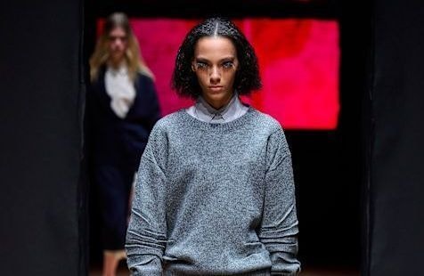 Les vêtements froissés, une tendance qui donne de l'allure