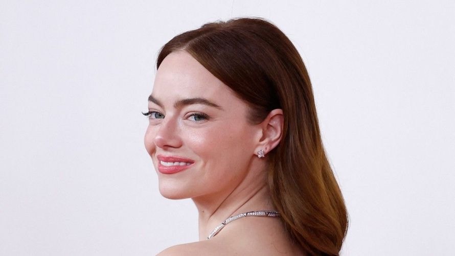 "Je suis vraiment dépassée", Oscars 2024 : incident en pleine cérémonie pour Emma Stone, sa robe complètement abîmée