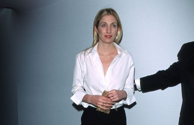Pourquoi les mythiques slingbacks de Carolyn Bessette-Kennedy seront partout ce printemps ?
