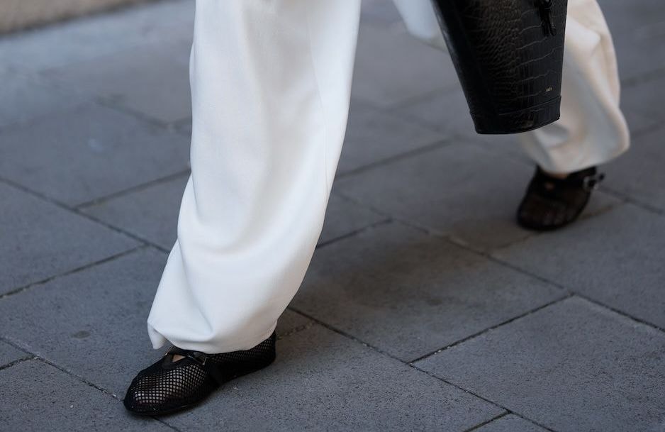 Cet été, ce pantalon élégant pourrait bien détrôner le grand classique en lin