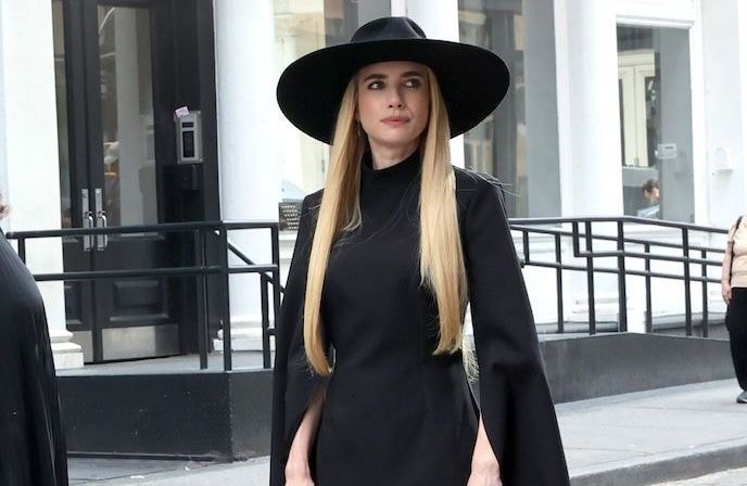 « Je voulais avoir l'air d'un fantôme » : Emma Roberts casse les codes de la traditionnelle robe de mariée
