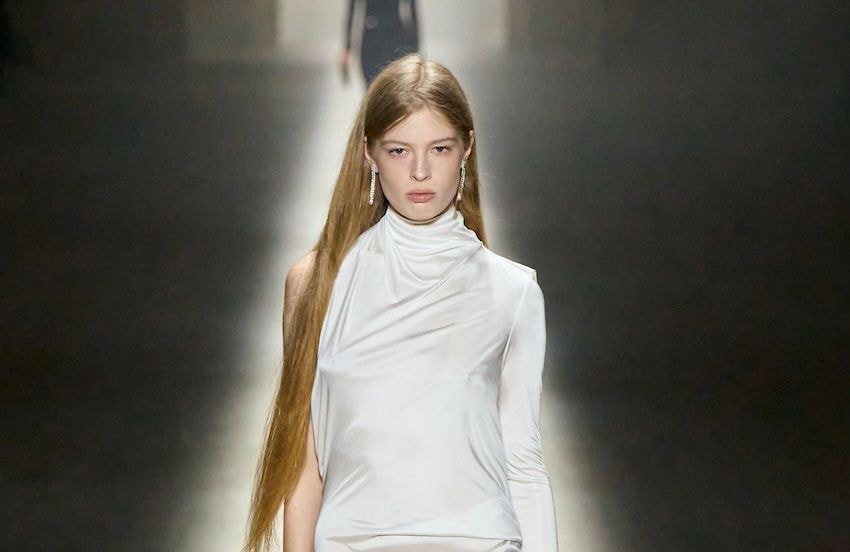 Vivian Wilson, la fille reniée d’Elon Musk, crée la surprise en défilant à la Fashion Week