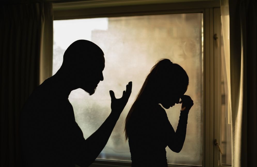 Trois féminicides en une semaine : pourquoi l'été est la saison noire pour les violences conjugales