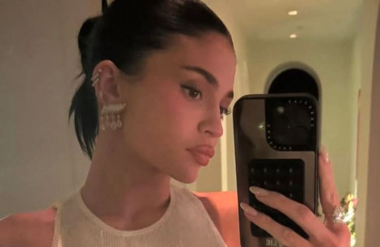 Hailey Bieber, Kylie Jenner… Les célébrités craquent toutes pour cette tendance manucure ultra sobre