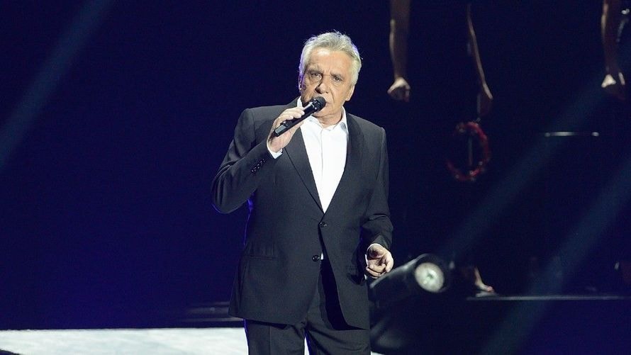 "On se lève et on se casse", Michel Sardou, en plein concert parisien, ses fans claquent la porte après des propos "dérangeants, franchement limites"