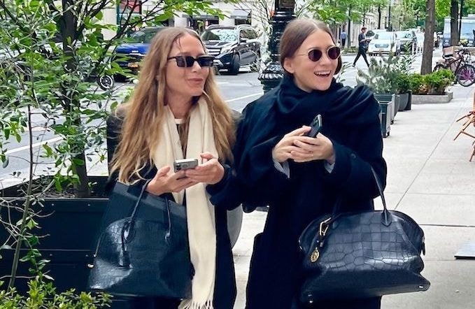 À New York, Ashley et Mary-Kate Olsen font une rare apparition et rappellent pourquoi elles sont les icônes du quiet luxury
