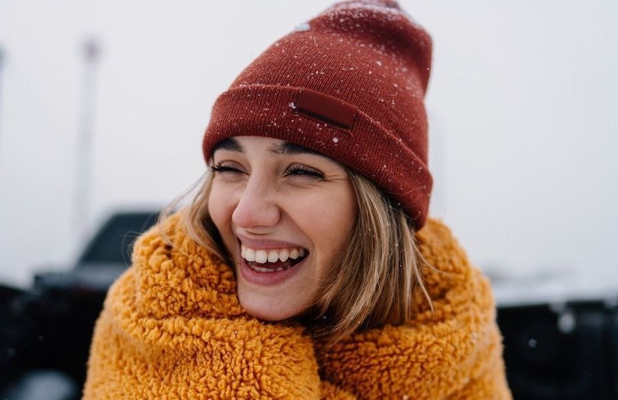 Bonnet, cagoule... comment ne pas ruiner notre coiffure en hiver