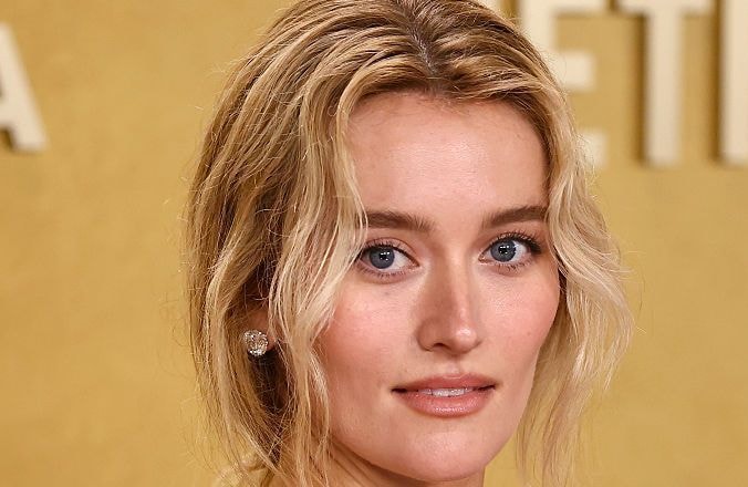 Sarah Pidgeon (« Love Story ») adopte le maquillage à copier ce printemps
