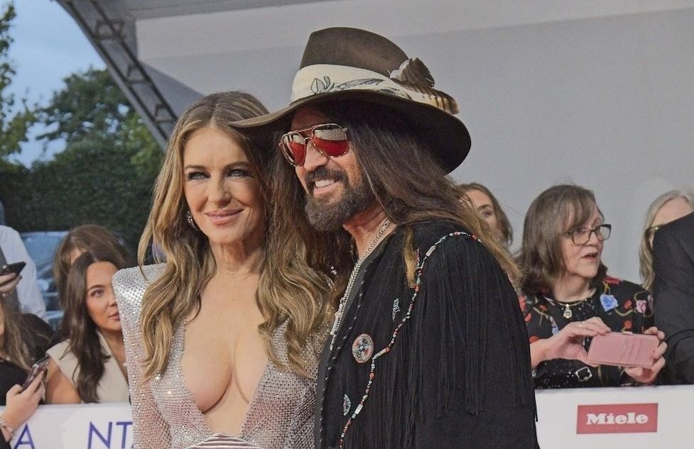 Elizabeth Hurley : ses confidences sur sa relation avec Billy Ray Cyrus