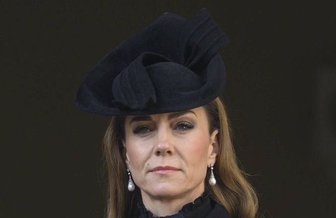 Kate Middleton recycle son manteau iconique pour le Remembrance Sunday