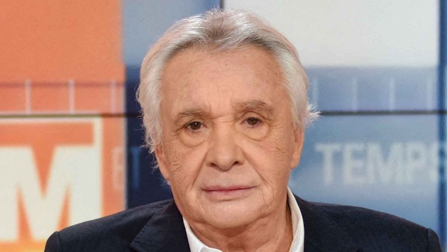 Michel Sardou : cap sur sa nouvelle maison de 500 m2 sur deux niveaux dans une "résidence ultra-surveillée pour millionnaire"